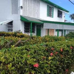 Apartment Rhonda's Abode1 And 2, Nassau