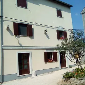 https://mon-perin-castrum-studio-apartment-castel.in-istria.net